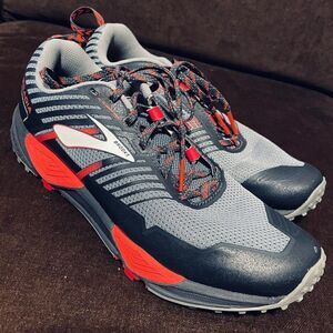 Mint Condition Brook Cascadia 13 Womens 10.5 Medium 42.5 EUR Grey Floresc. Pink